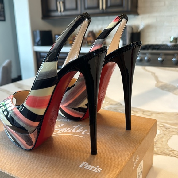 Christian Louboutin heels. I am a true US 7.5 size and they fit perfectly. - Picture 8 of 16